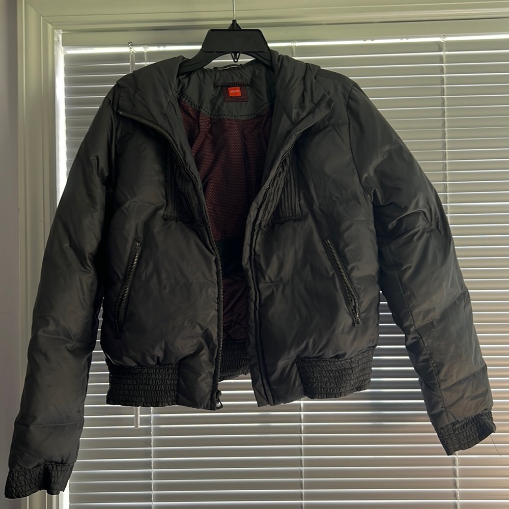 Hugo Boss cropped grey puffer coat with wool lining.